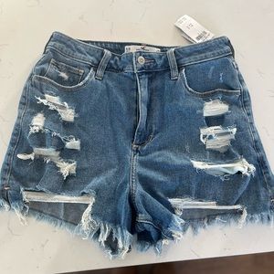 Woman’s curvy hollister shorts